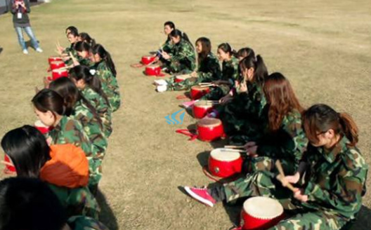 活力四射的員工團(tuán)建游戲“鼓舞飛揚(yáng)”