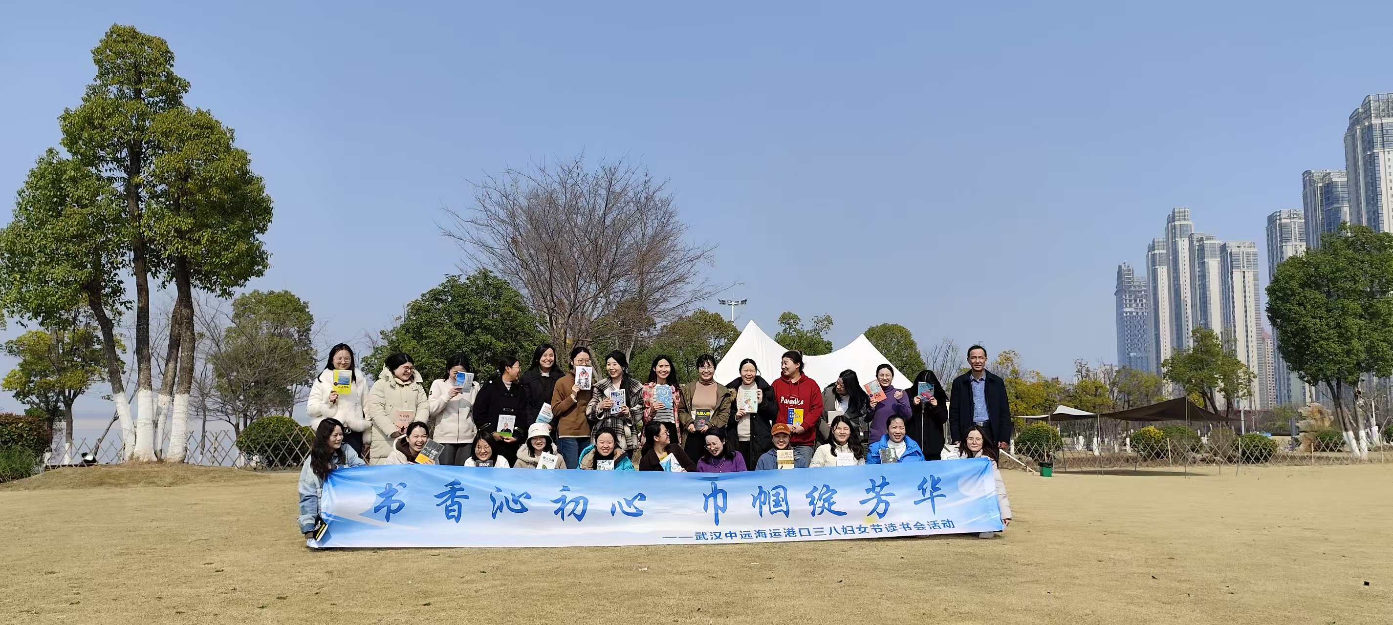 25人-中遠(yuǎn)海運(yùn)港口碼頭（青山江灘悅野莊園）