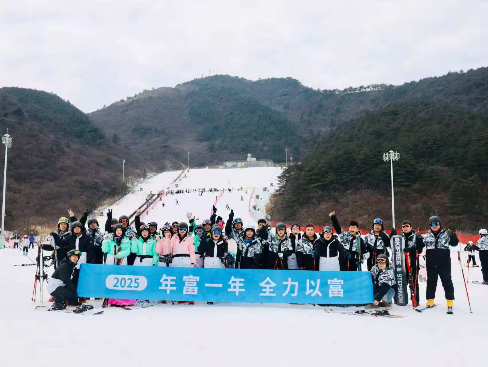 35人-融商集團(tuán)（嘉魚山湖溫泉+九宮山滑雪）