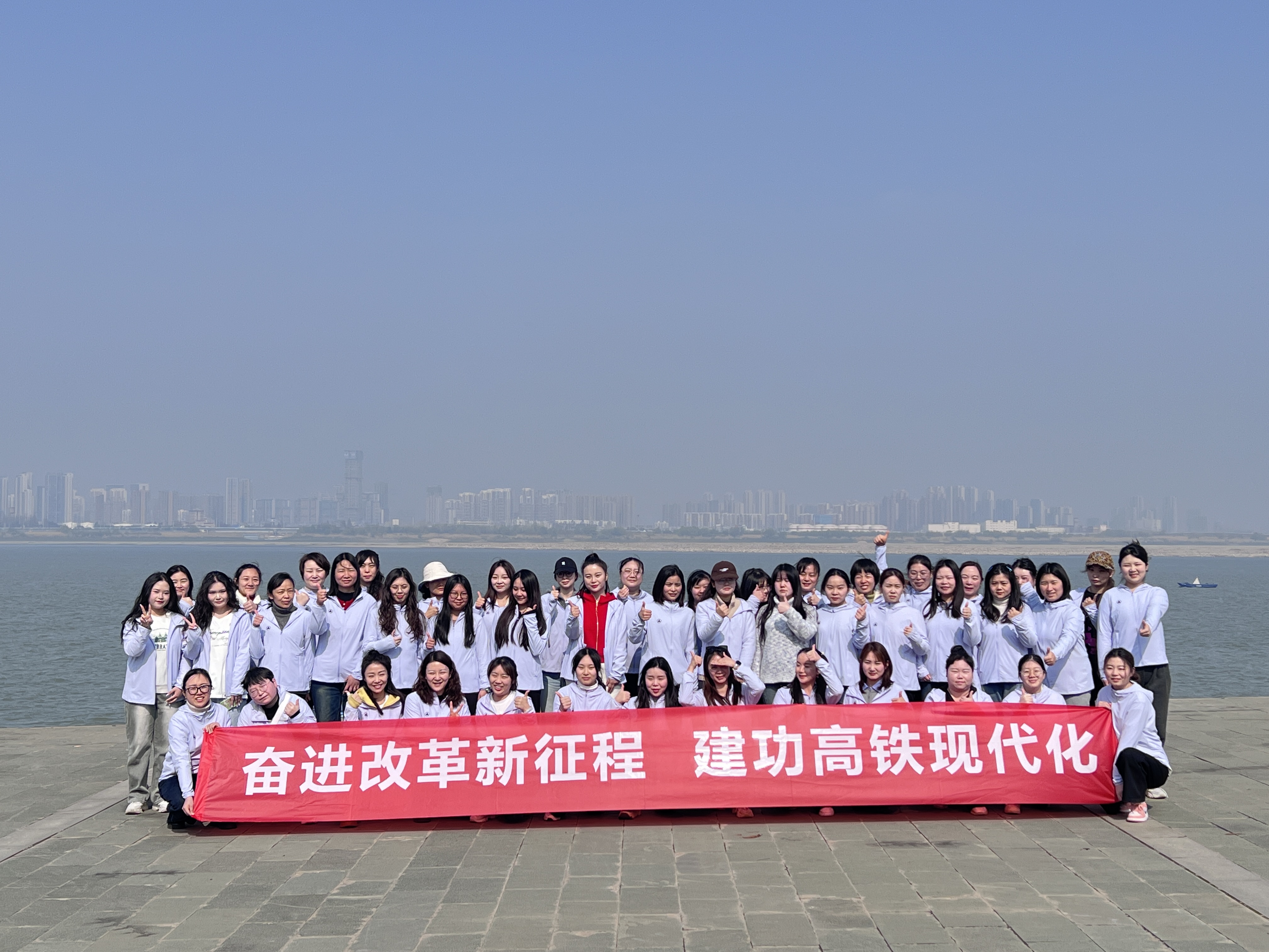 水上陀螺團(tuán)建：挑戰(zhàn)與協(xié)作的玩水時(shí)刻