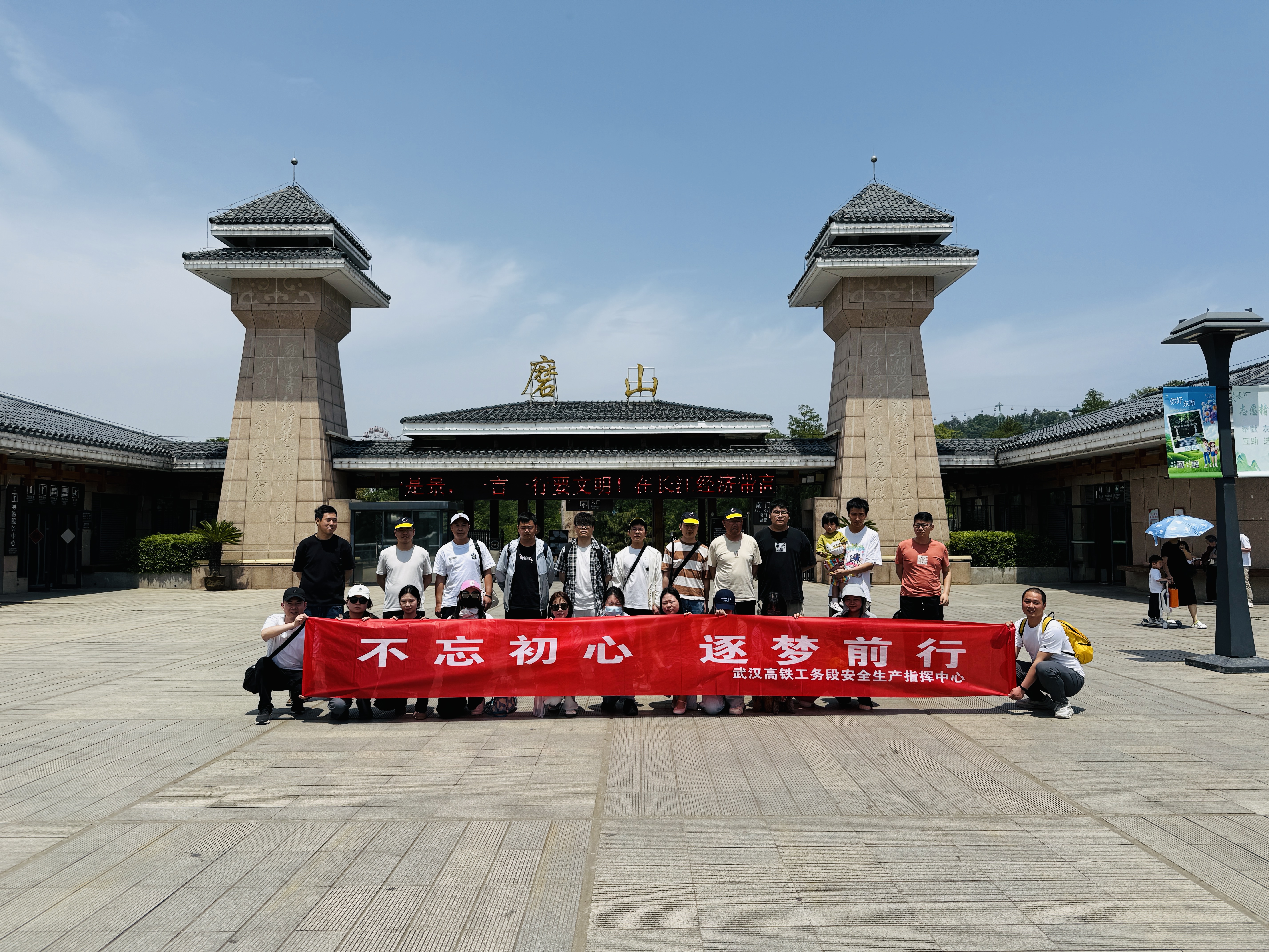 《永不消逝的電波》：一場(chǎng)震撼心靈的團(tuán)建之旅